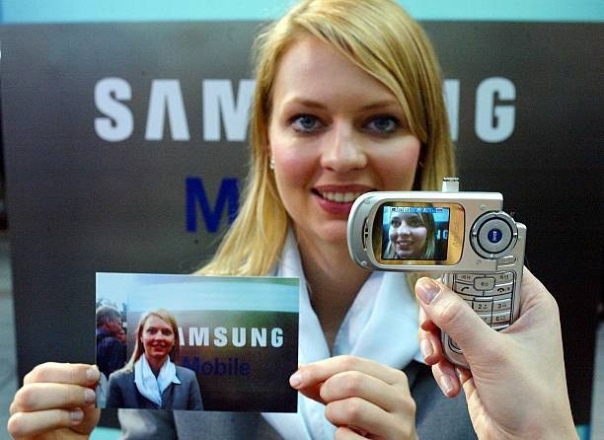 Samsung SGH-P730 на CeBIT 2004...